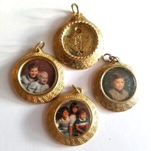 Lot of 4 vintage locket pendants charms gold tone metal photo holder round